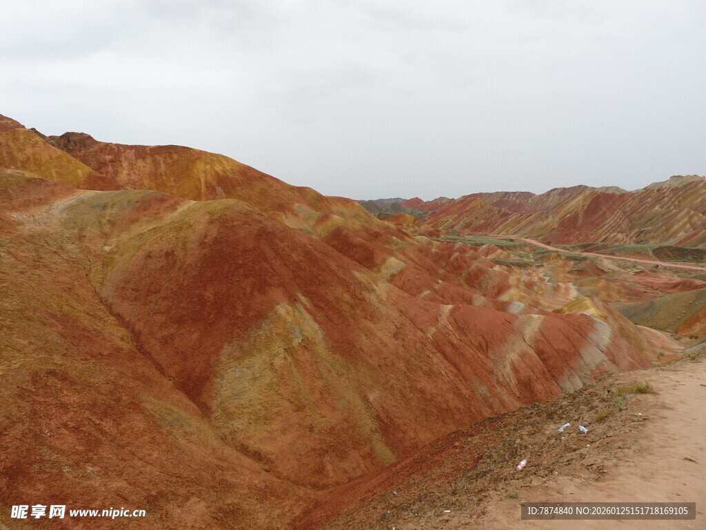 七彩斑斓的壮丽丹霞地貌