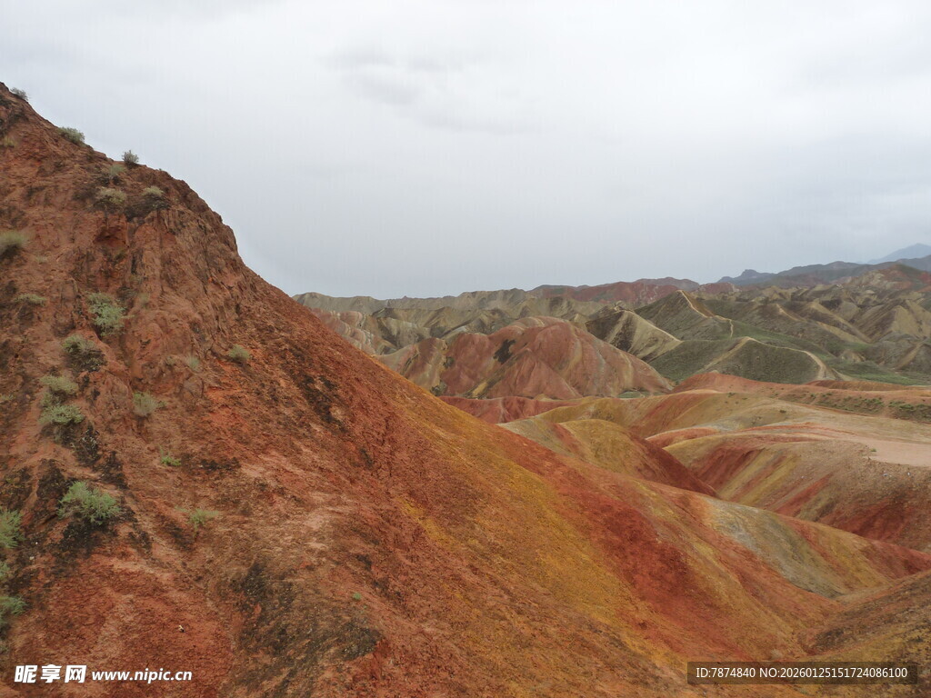 七彩斑斓的壮丽丹霞地貌