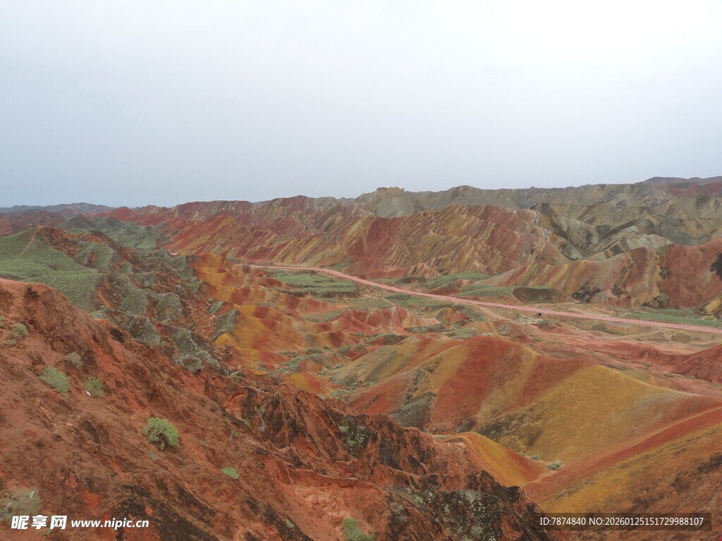 七彩斑斓的壮丽丹霞地貌