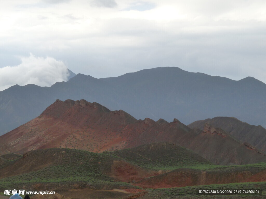壮丽多彩的山峦景观