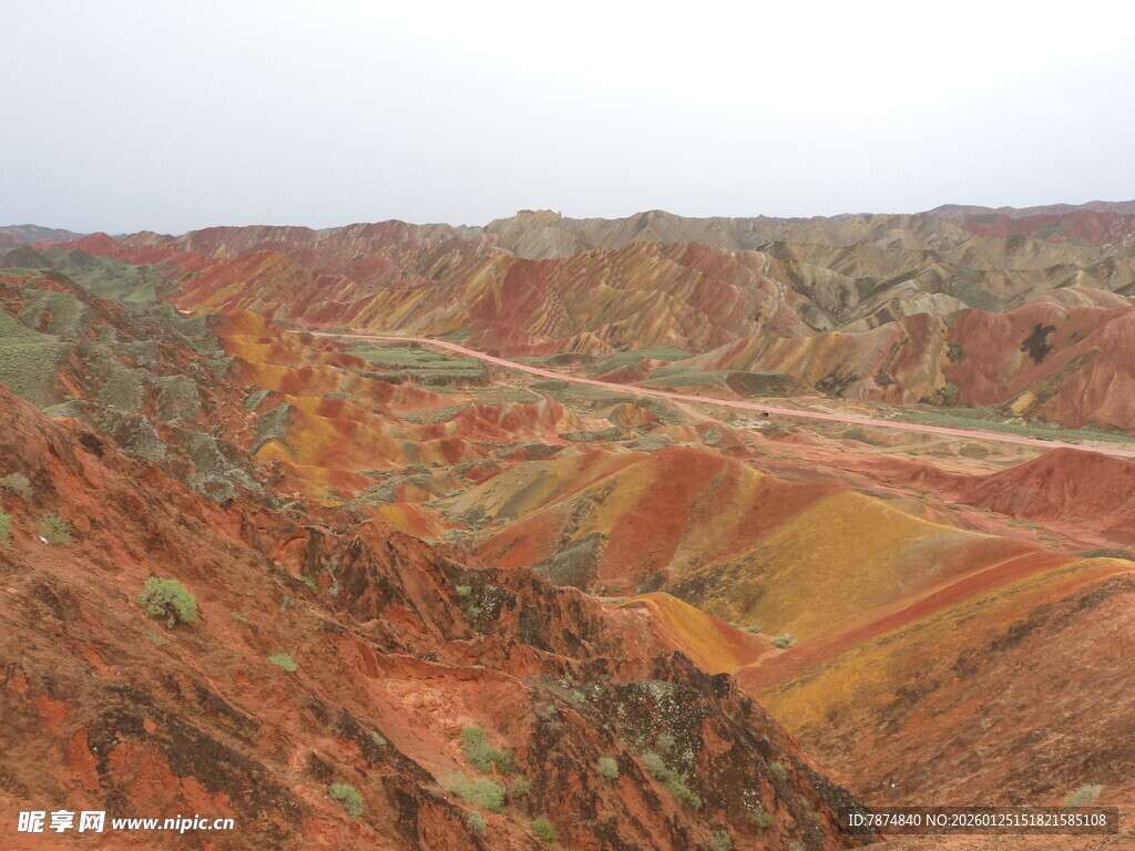 七彩斑斓的壮丽丹霞地貌