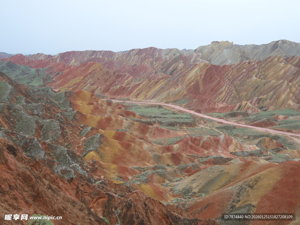 七彩斑斓的壮丽丹霞地貌