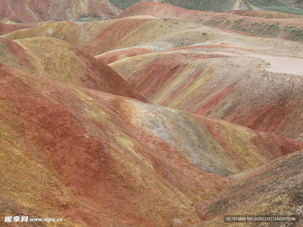 七彩斑斓的壮丽丹霞地貌