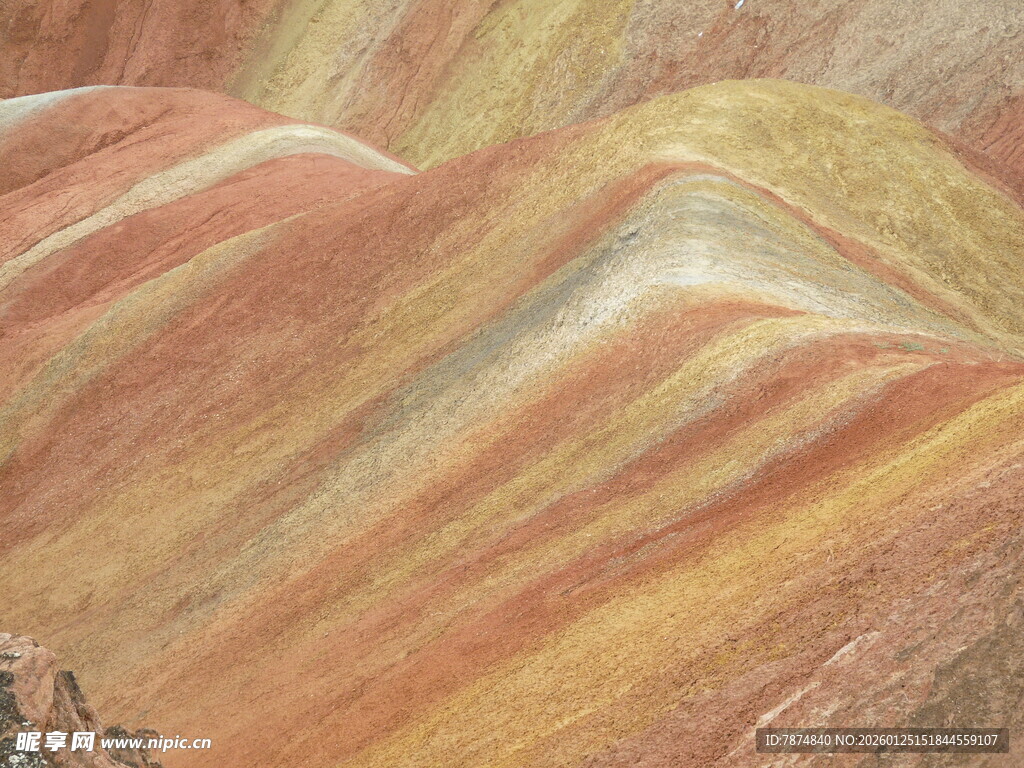 五彩斑斓的山地景观