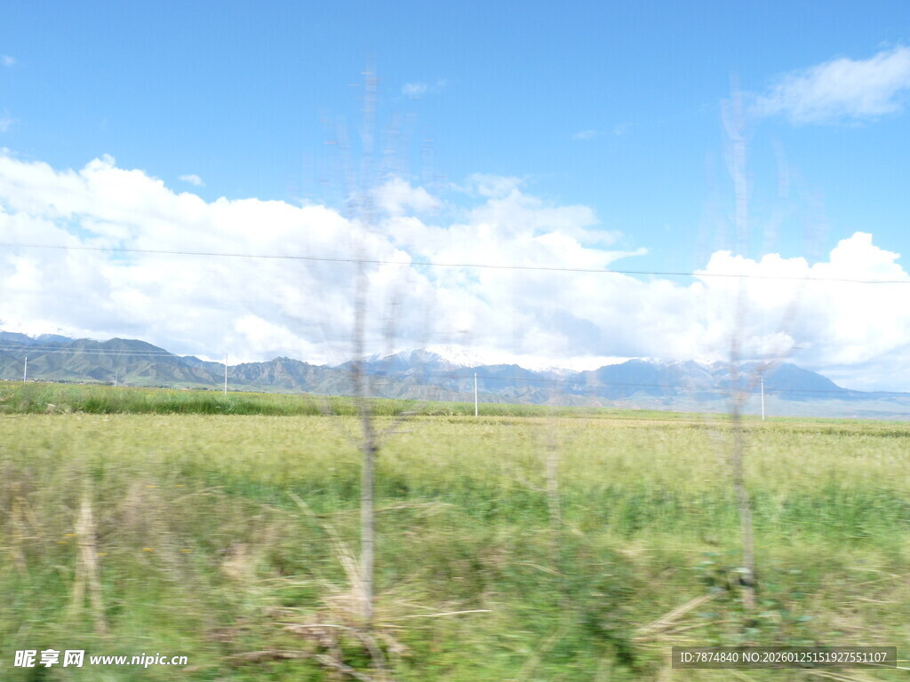 田野风光 蓝天白云草地