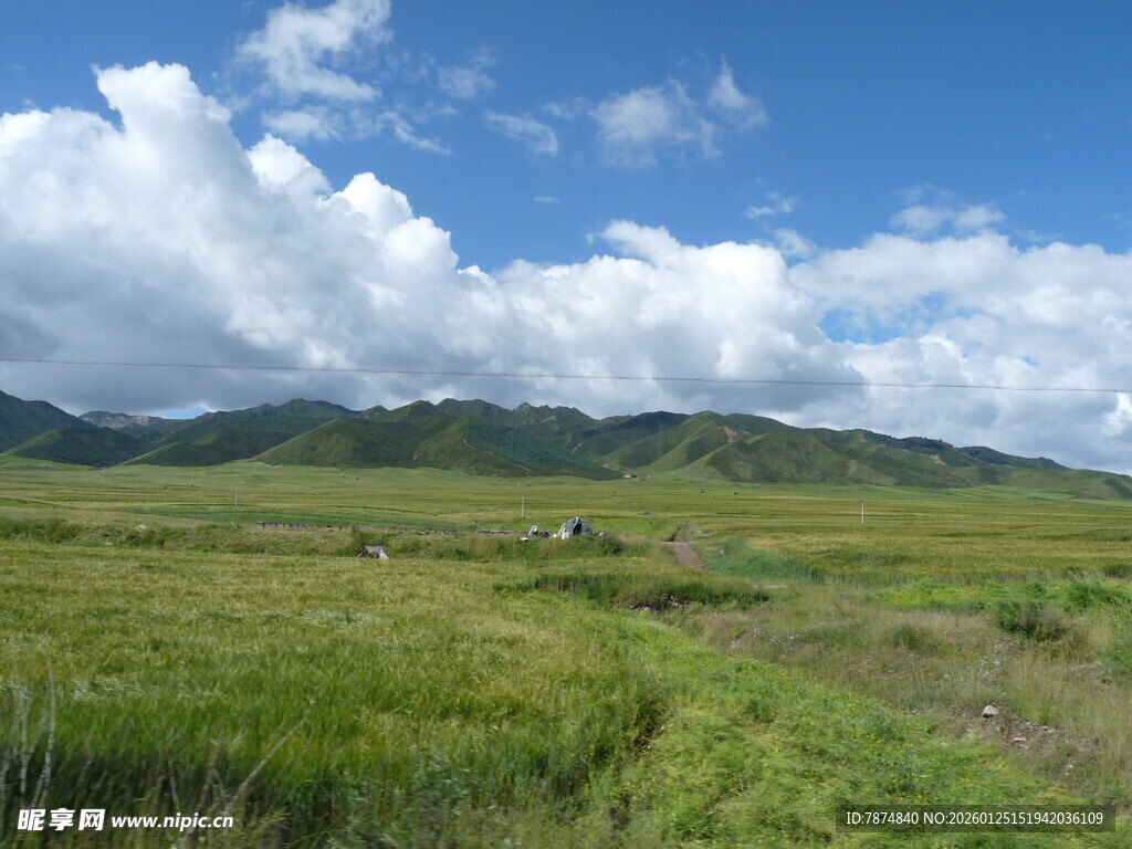 草原风光 蓝天白云青山