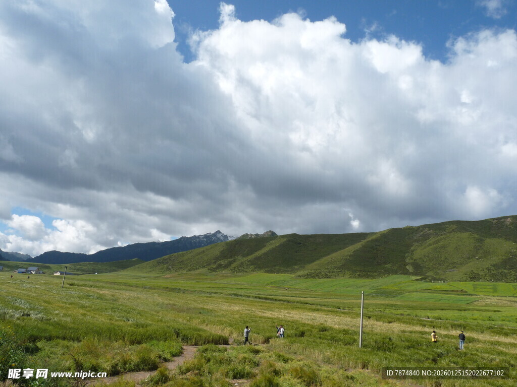 草原风光 蓝天白云青山