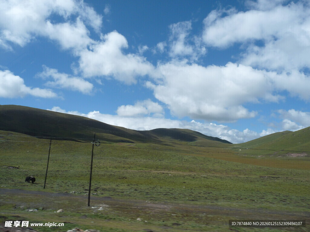 草原蓝天风景图