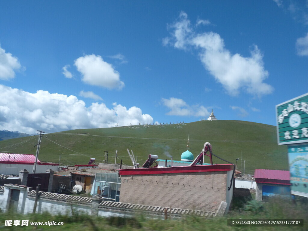 草原村落风景