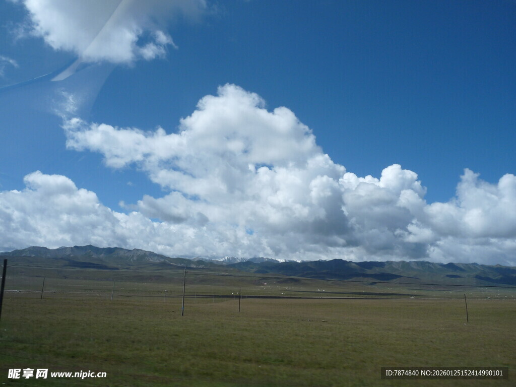 草原蓝天云朵壮美风景