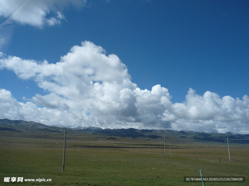 草原蓝天云朵美丽风光