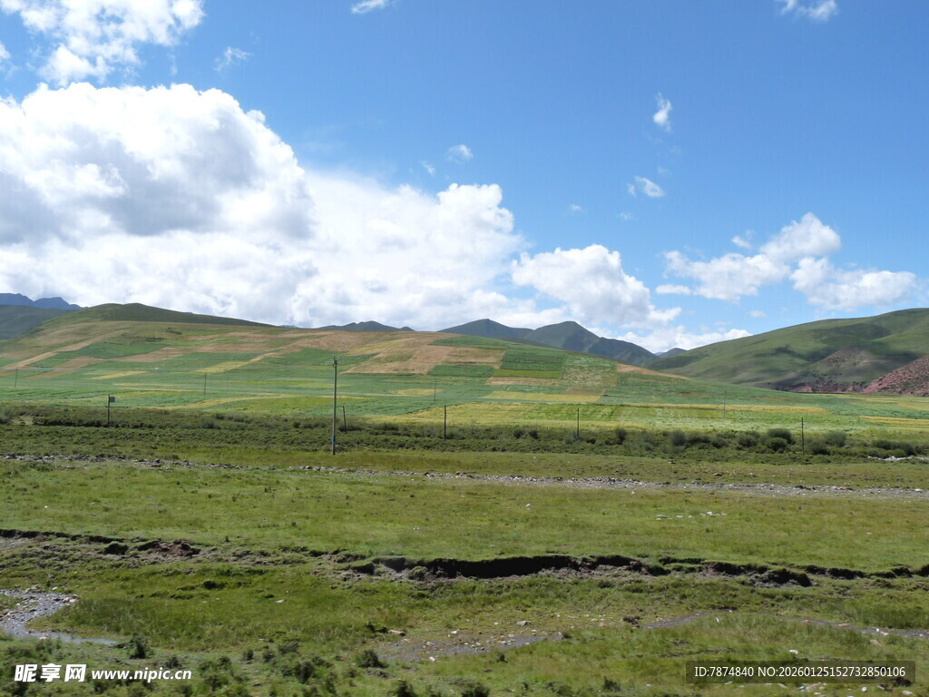 草原蓝天远山美丽风光