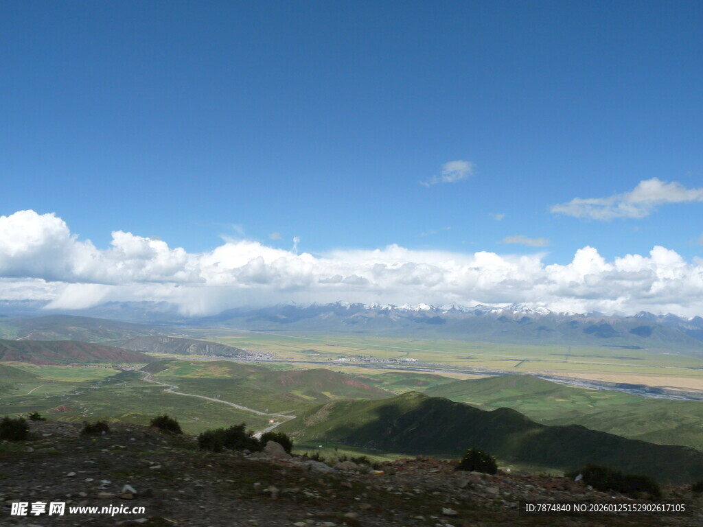 辽阔草原蓝天美景