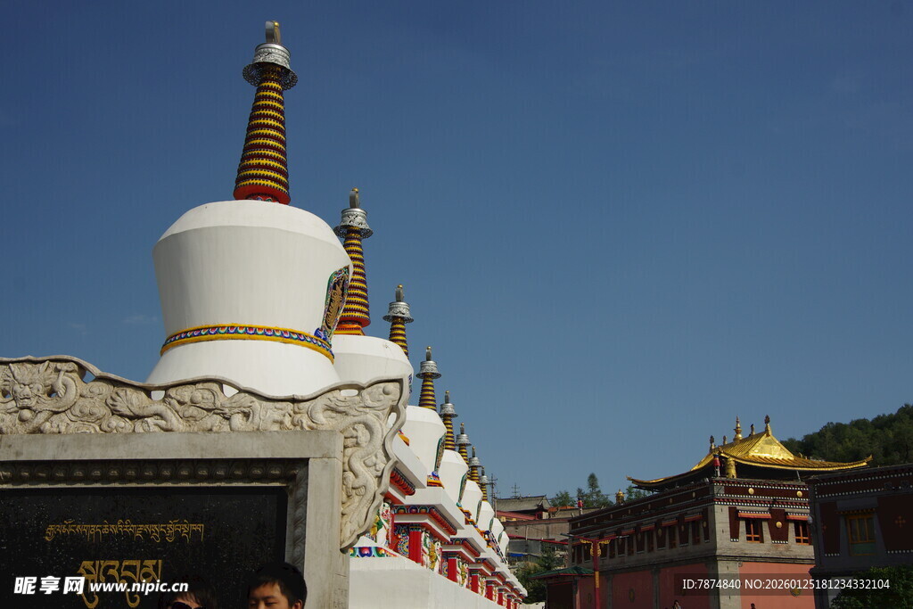 藏式白塔景观