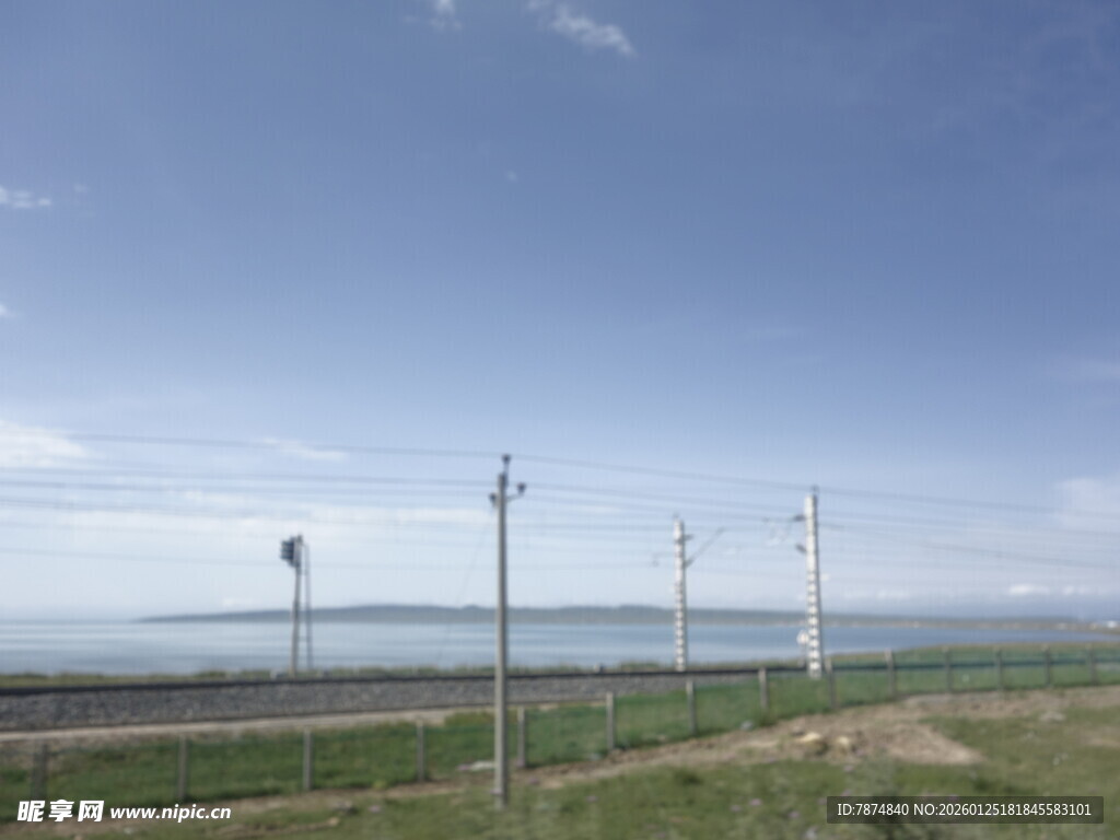 草原上的风力发电设施