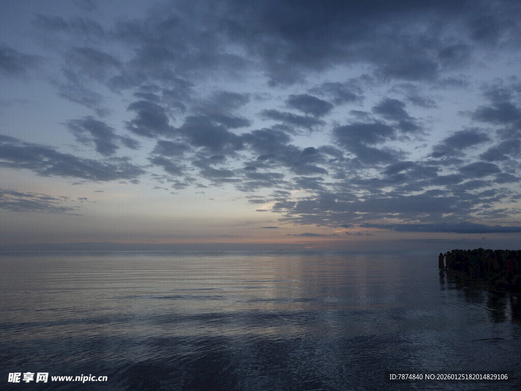 海边黄昏 静谧辽阔景象
