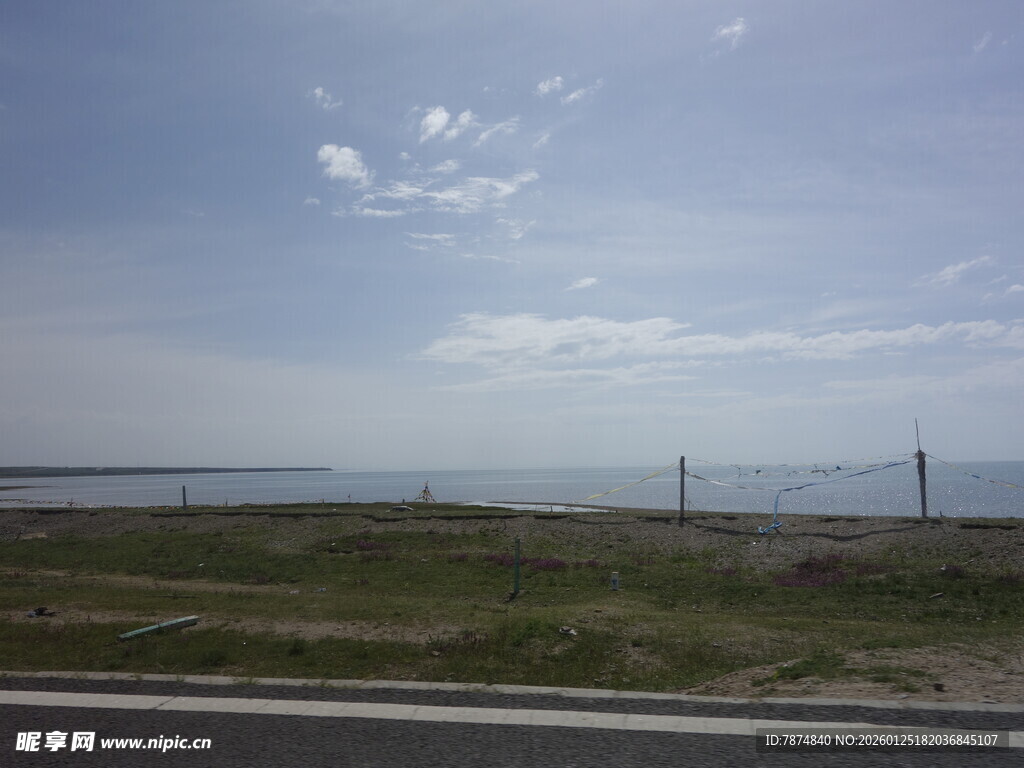 公路边的开阔风景