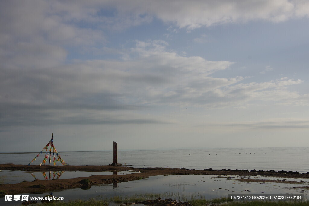 海边风景 远处风车与水域
