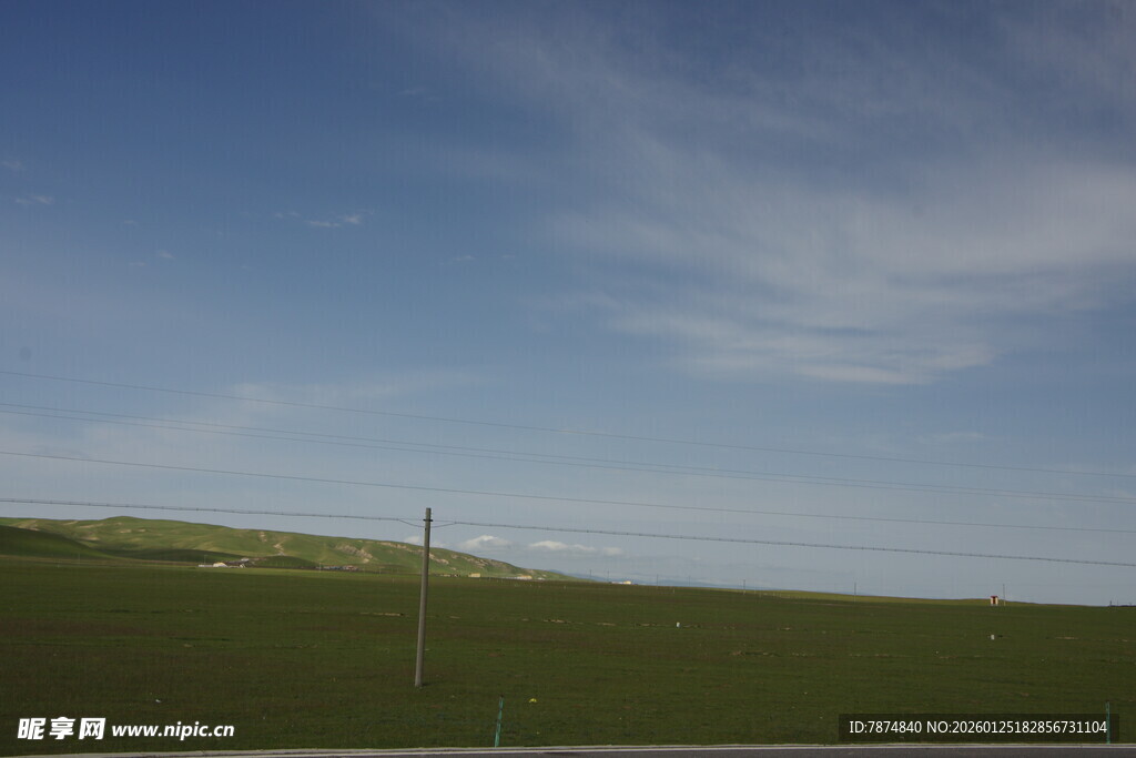 草原蓝天风景图