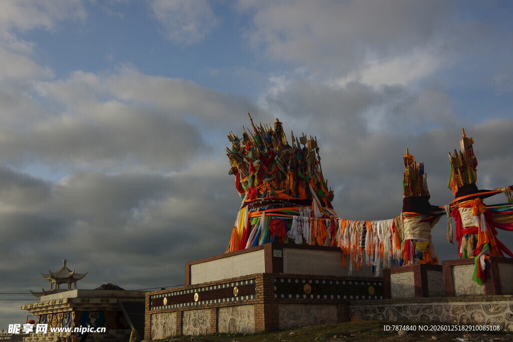 藏式建筑上的多彩经幡