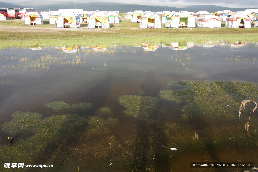 户外露营地的静谧水面