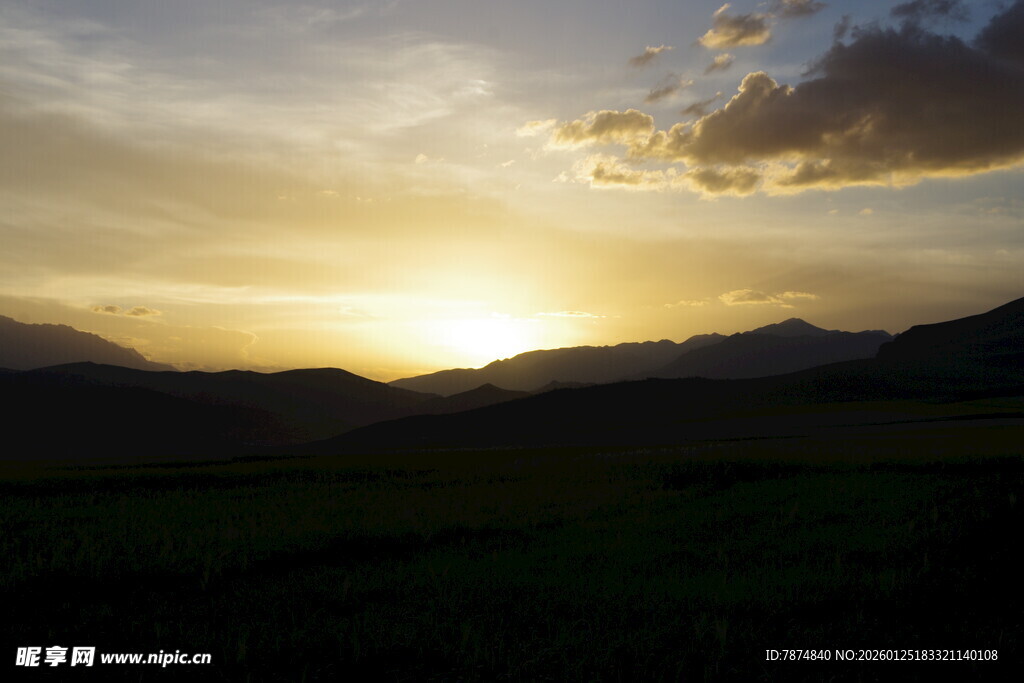 草原日落美景