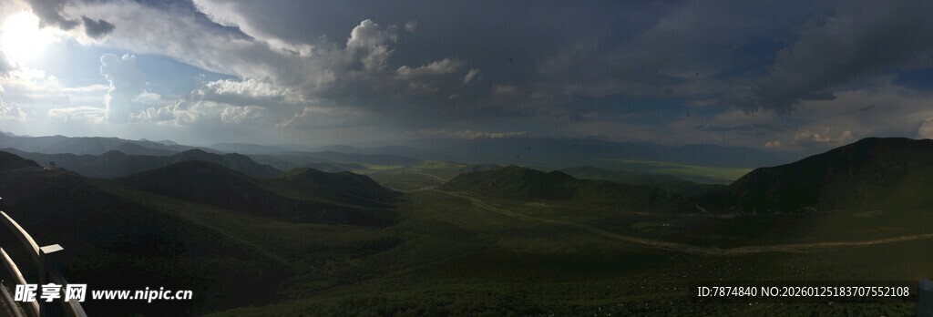 壮丽山间云海景观