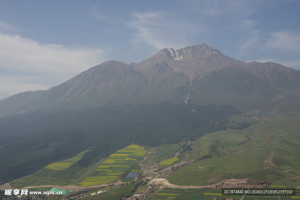 壮丽山景与田园风光