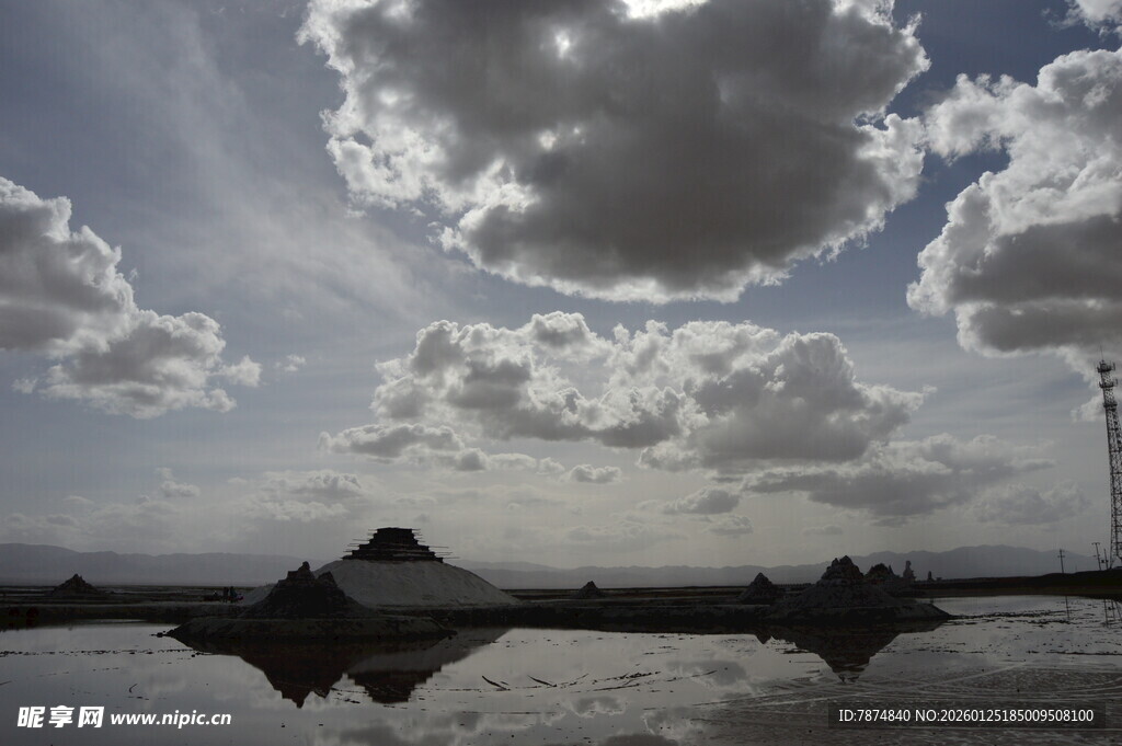 乌云下的建筑景观