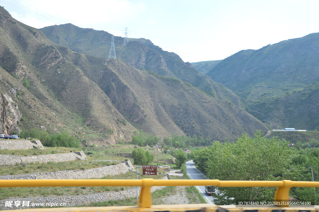 山间景致 黄绿相间的风光