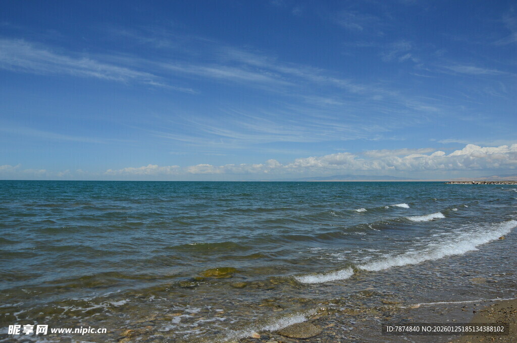 海边美景 海浪轻拍沙滩