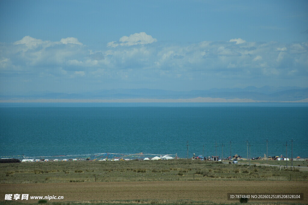 广阔海边的开阔原野景色