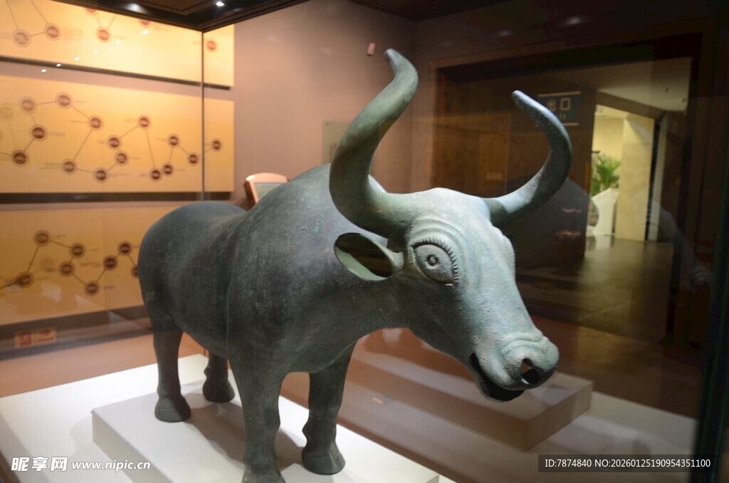 青铜牛雕塑展示