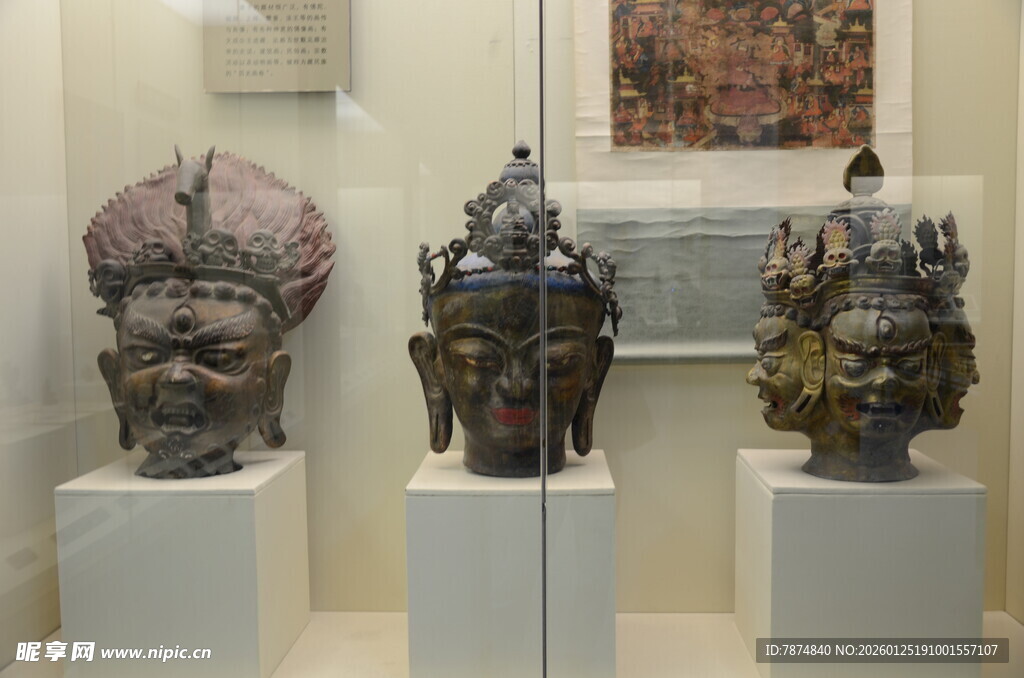 展厅中的精美雕塑展品