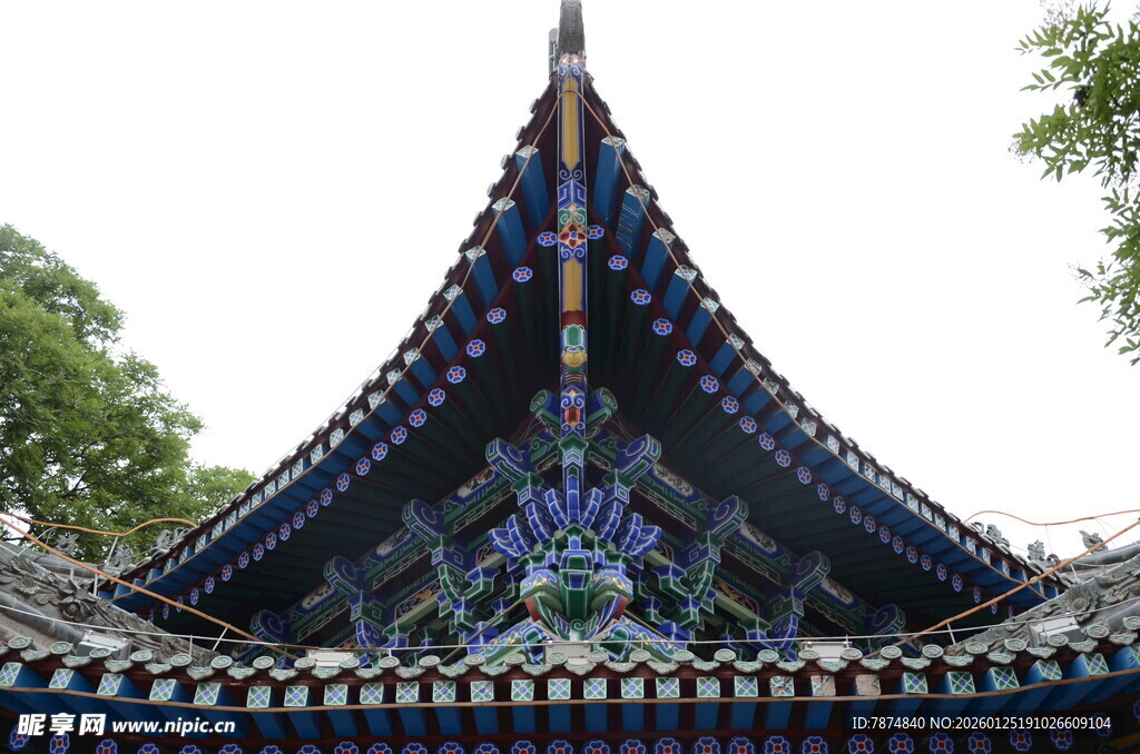 中式古建筑屋檐一角