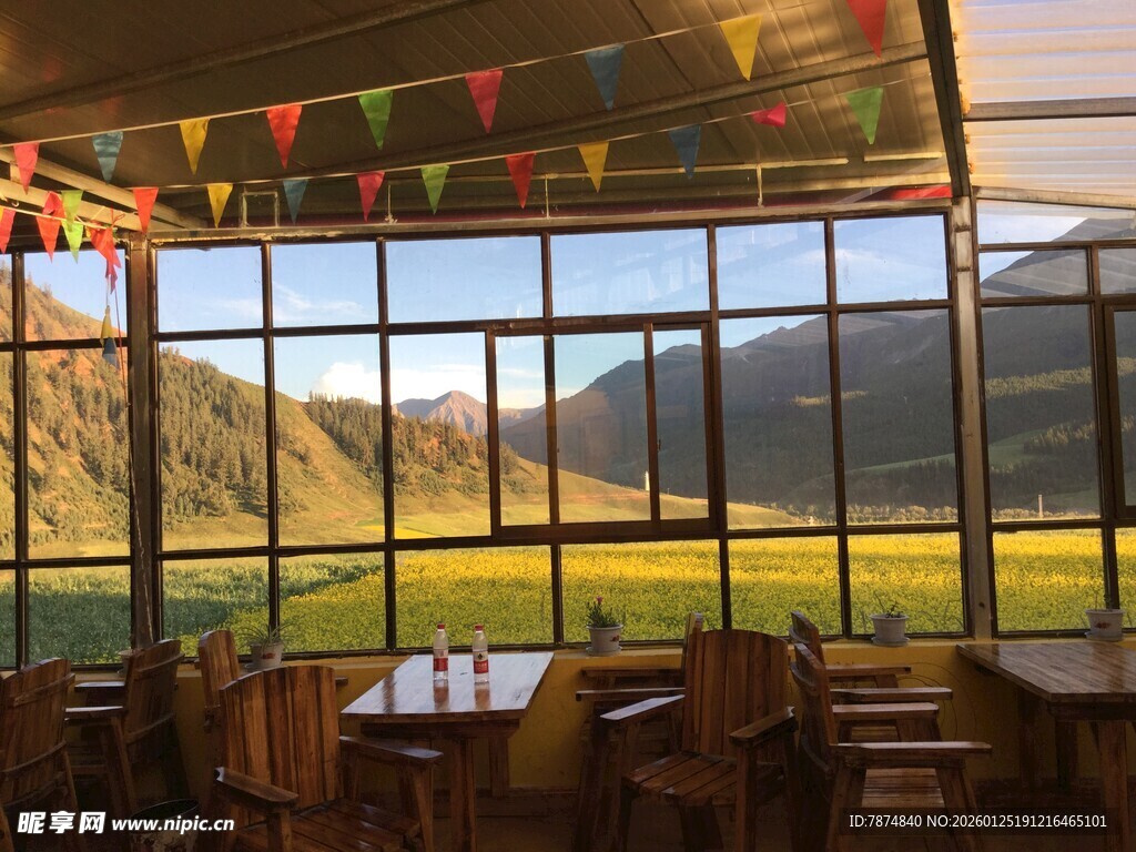 窗边餐厅享自然美景