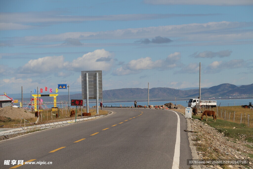 宽阔公路伸向远方