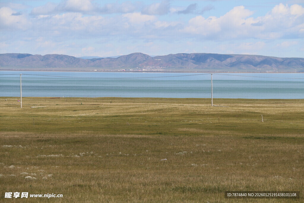草原湖畔风光
