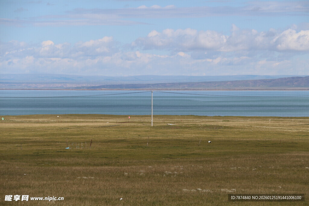 草原湖畔风光