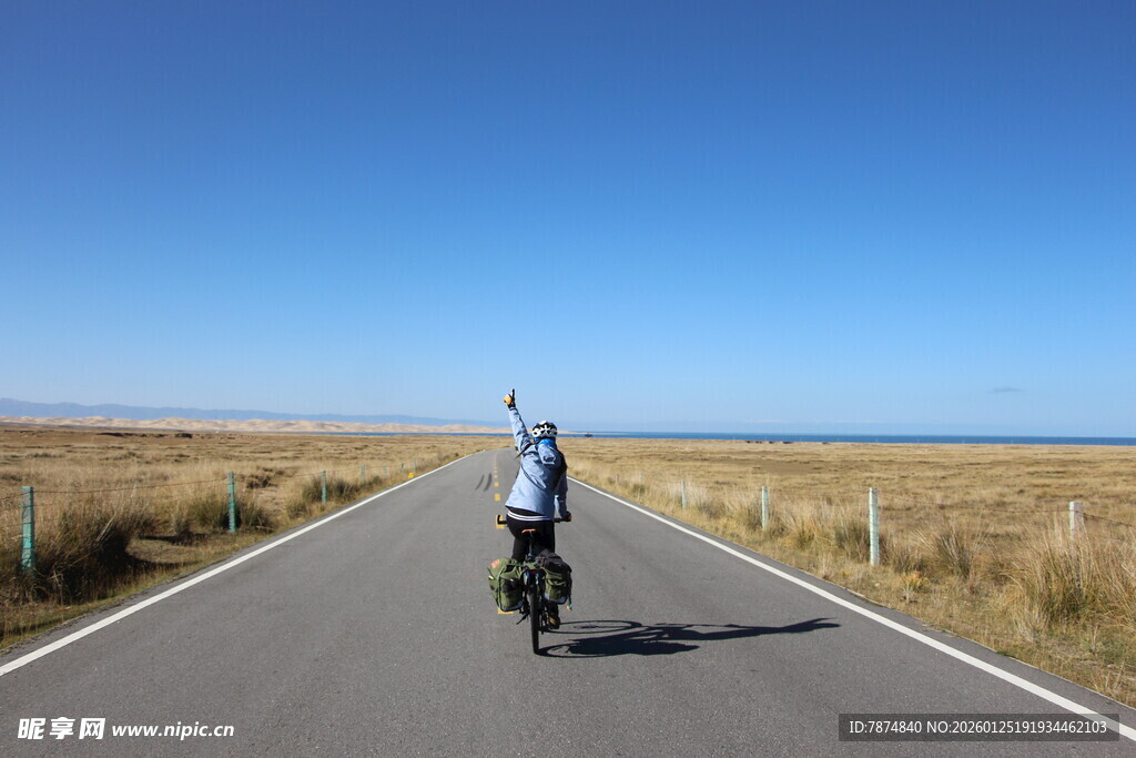 公路骑行者 拥抱广阔天地