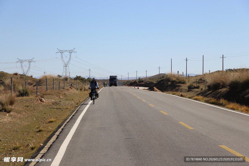 公路骑行者 开阔风景