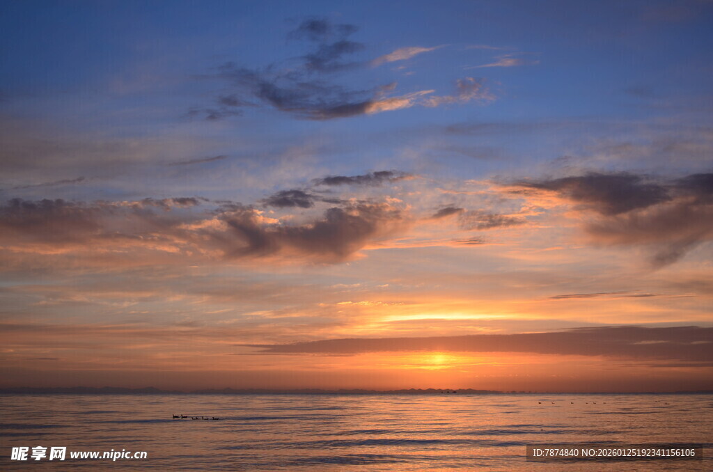 海上绝美日落景观