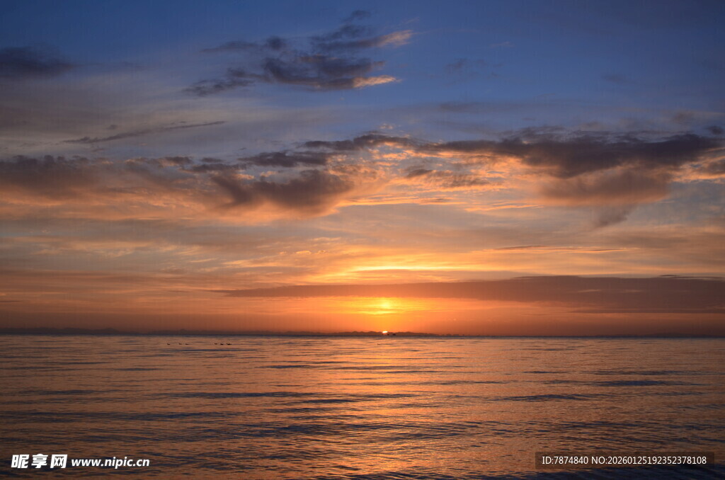 海上绝美日落景观
