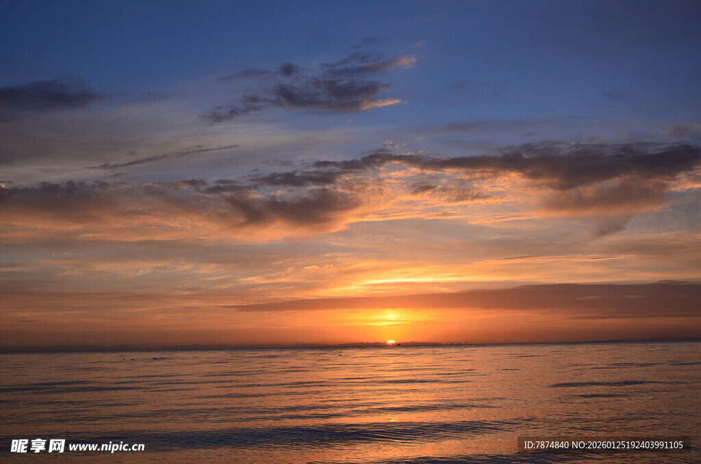 海上绝美日落风景