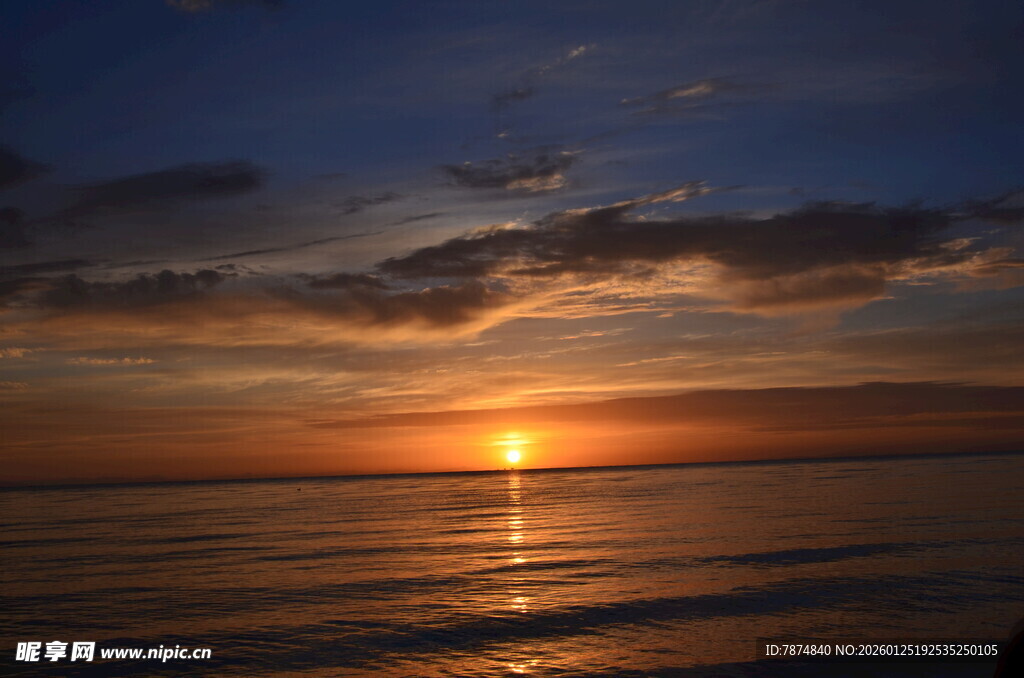 海上日落美景