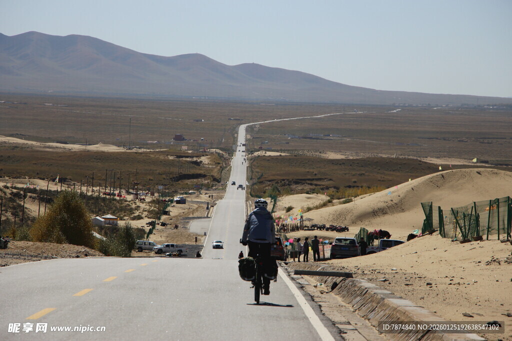 公路徒步者的旷野之旅