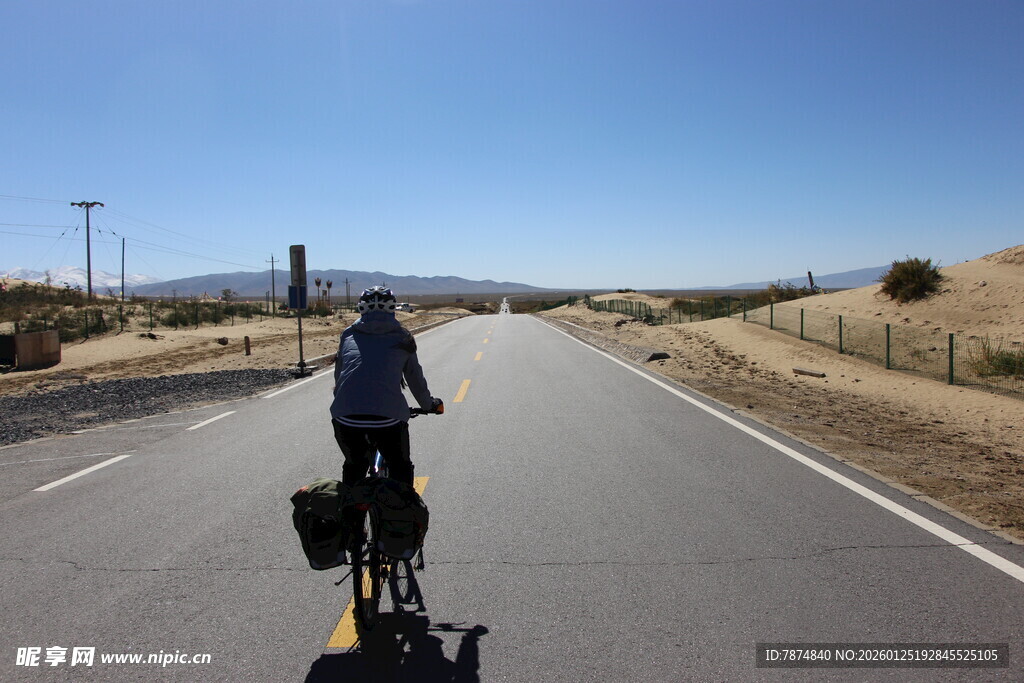 公路骑行者 迈向远方