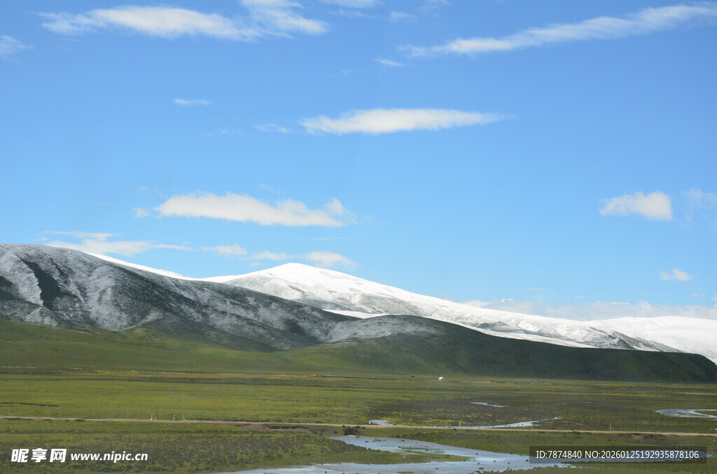 草原雪山美景