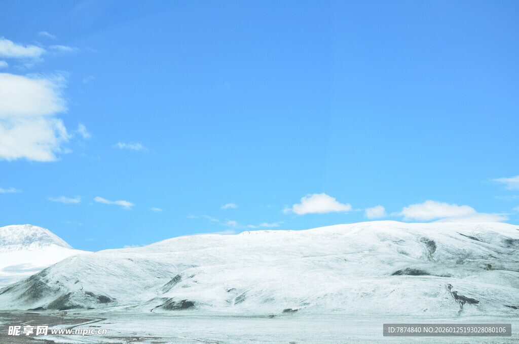 雪山蓝天美景
