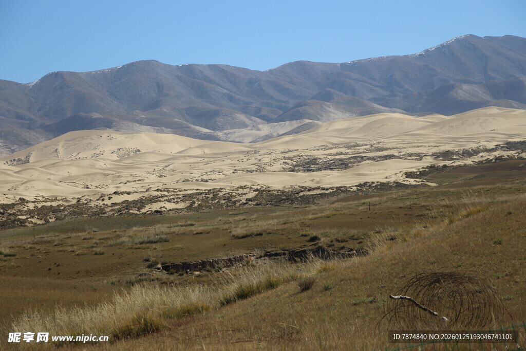 广袤山野间的开阔景致